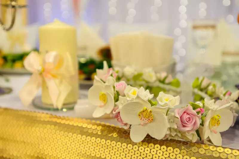 Свадебное украшение ресторана(цветы,  ткани) 5