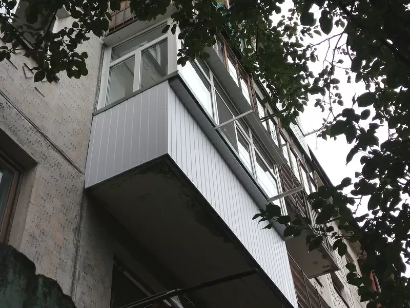 Частичный и полный ремонт балконов.Установка пластиков окон (рам).